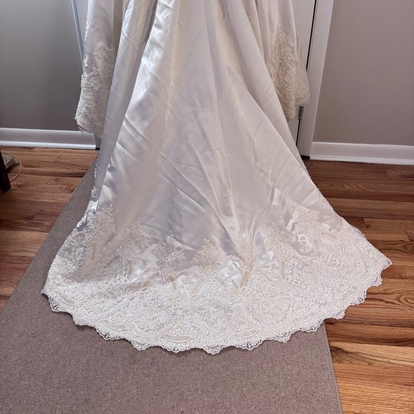wedding dress with lace beaded train - Picture 7 of 11